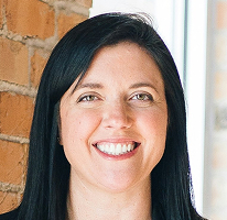 Portrait de Sophie Hartwell chargée du service client au sein de l'équipe d'assistance